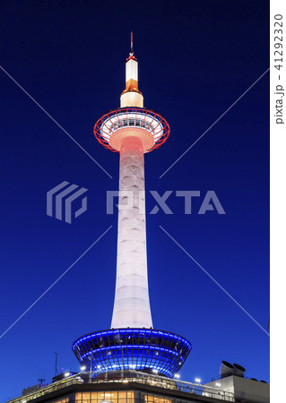京都の夜景 京都タワーの写真素材