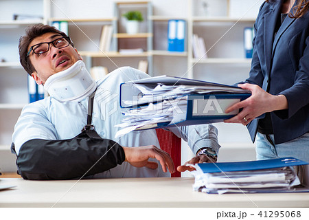 Injured man getting more work from his boss Injured man getting more work from his boss 41295068