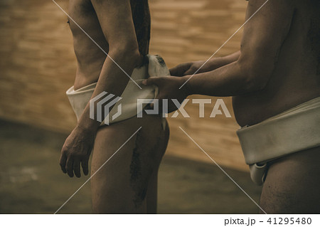 Sumo wrestling 41295480