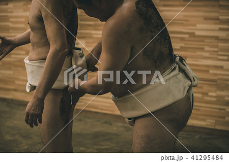 Sumo wrestling 41295484