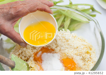 Colombian Sweet Corn Wrap Preparation Colombian Sweet Corn Wrap Preparation 41295652