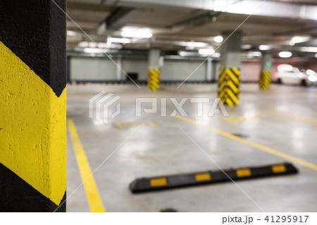 Underground car parking at modern house Underground car parking at modern house 41295917