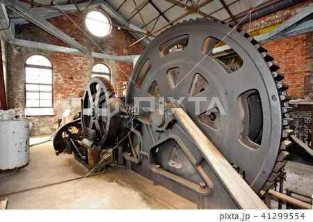 三井三池炭鉱万田坑　第二竪坑巻揚機室 41299554