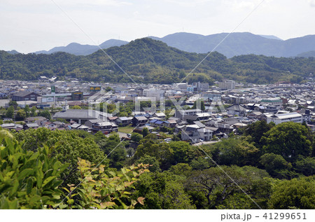 彦根城天守閣から佐和山城跡を望む 41299651