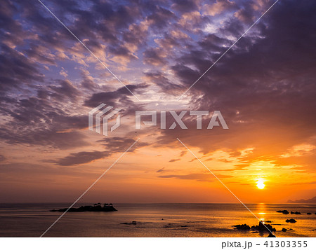 竜宮城と朝日 城崎温泉近くの美しい海岸 日和山海岸 後ヶ島 竜宮城と朝日 城崎温泉近くの美しい海岸 日和山海岸 後ヶ島 41303355