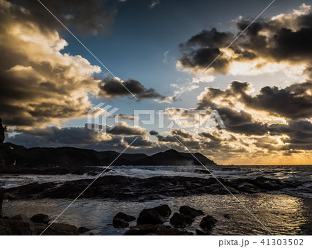 山陰ジオパーク指定　猫崎半島からの夕焼け　竹野海岸 41303502