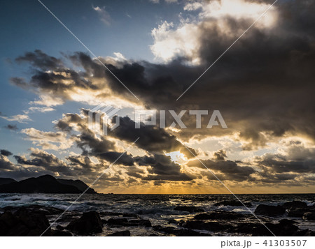 山陰ジオパーク指定　猫崎半島からの夕焼け　竹野海岸 41303507