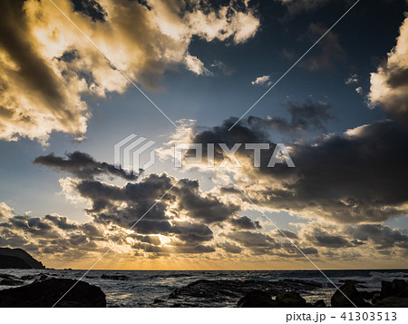 山陰ジオパーク指定　猫崎半島からの夕焼け　竹野海岸 41303513