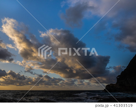 山陰ジオパーク指定　猫崎半島からの夕焼け　竹野海岸 41303519