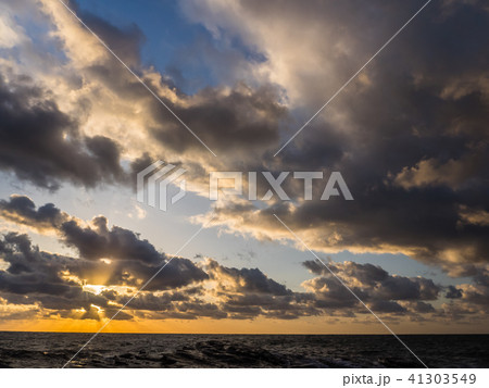 山陰ジオパーク指定　猫崎半島からの夕焼け　竹野海岸 41303549