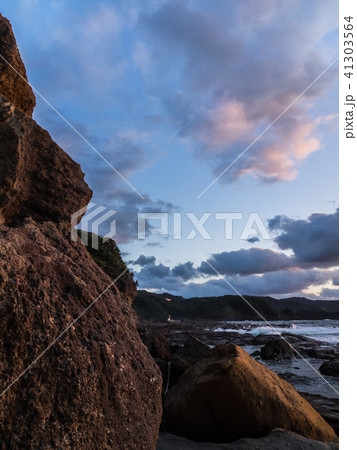 山陰ジオパーク指定　猫崎半島からの夕焼け　竹野海岸 41303564