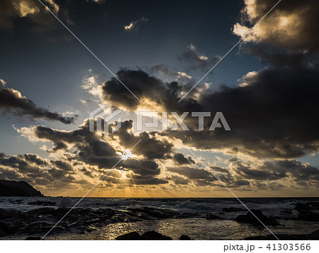 山陰ジオパーク指定　猫崎半島からの夕焼け　竹野海岸 41303566