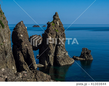 山陰ジオパーク指定　竹野町のはさかり岩　 41303644