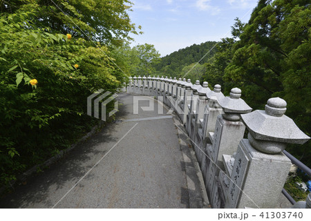 壺阪寺　八角円堂沿いの道 41303740