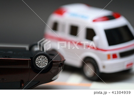 交通事故 (救急車 レスキュー 交差点 玩具 おもちゃ オモチャ ワン