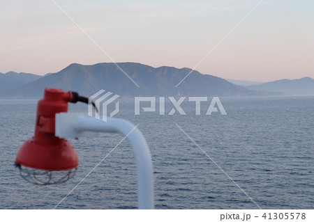 フェリーからみた魹ヶ崎灯台 41305578