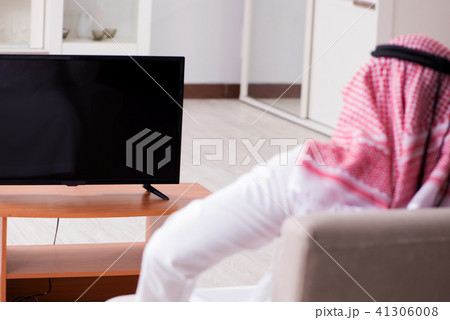 Arab man watching tv at home 41306008