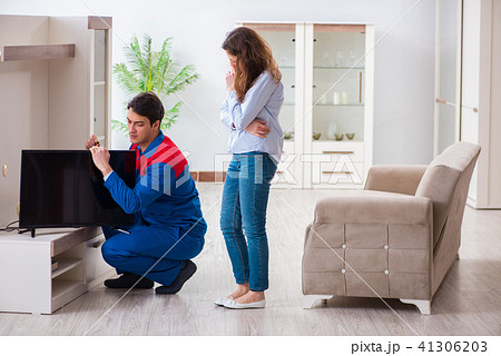 Repairman repairing tv at home 41306203