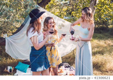 Group of girls friends making picnic outdoor Group of girls friends making picnic outdoor 41306621
