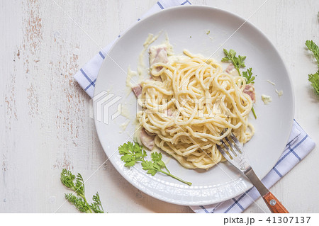 Spaghetti pasta with bolognese sauce and parmesan  41307137