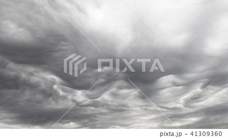 Mammatus storm clouds 41309360