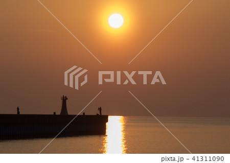 sunrise with lighthouse 41311090
