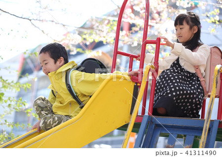 公園で遊ぶ子ども 41311490