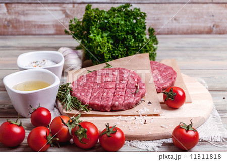 Cutlets for burgers from fresh minced meat 41311818