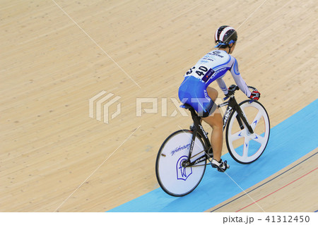 Indoor track cycling 41312450