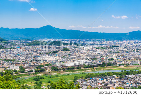 嵐山から眺める京都の町並みと東山 41312600