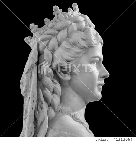 Sculpture of Empress Elisabeth of Austria and Queen of Hungary 41313664