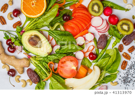 Raw fresh vegetables, fruits, berries, nuts  41313970