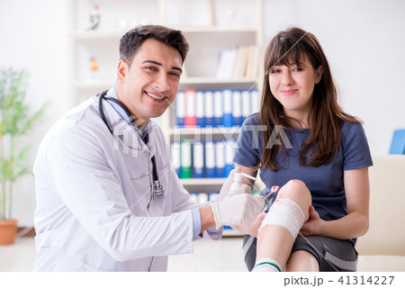 Patient visiting doctor after sustaining sports injury Patient visiting doctor after sustaining sports injury 41314227