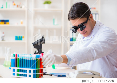 Young chemical scientist working in lab 41314276