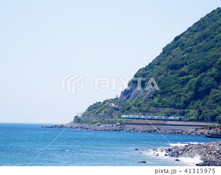 海岸線を走るスーパービュー踊り子 41315975