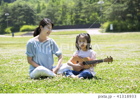 女性 子供 公園 41318933