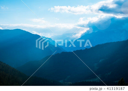 Sunrise silhouettes of Alps mountain and sunlight 41319187