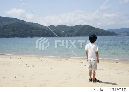 海を眺める男の子 海を眺める男の子 41319757