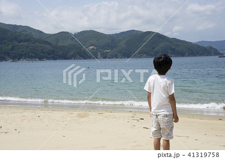 海を眺める男の子 海を眺める男の子 41319758