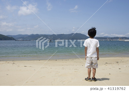 海を眺める男の子 海を眺める男の子 41319762