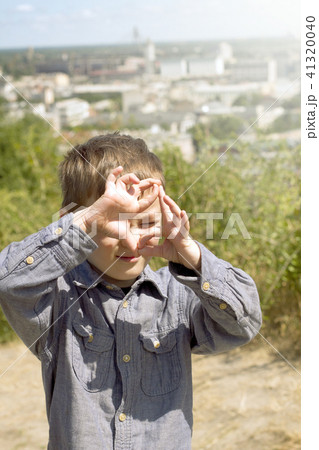 Boy pretending that he is a cameraman 41320040