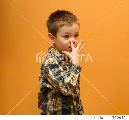 Little boy picking his nose 41320052