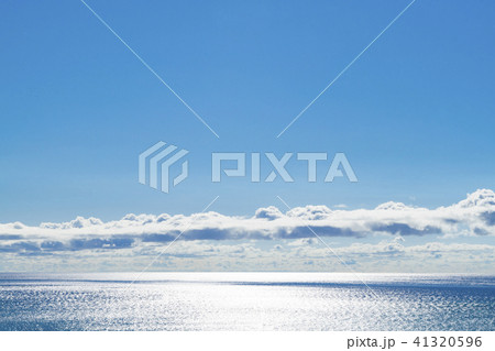 青空と海面 41320596