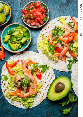 Shrimps tacos with salsa, vegetables and avocado. Mexican food Shrimps tacos with salsa, vegetables and avocado. Mexican food 41322756