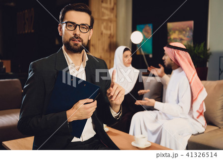 Family psychotherapist indoor help married couple 41326514