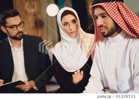 Family therapist in office helps Arab couple. 41326515