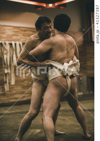 Sumo wrestling 41327387