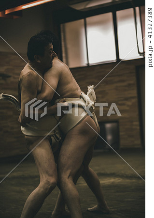 Sumo wrestling 41327389