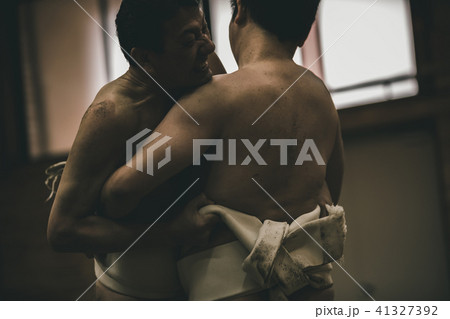 Sumo wrestling 41327392