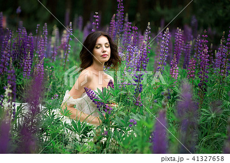 Portrait of a bride in a white dress and a wreath 41327658